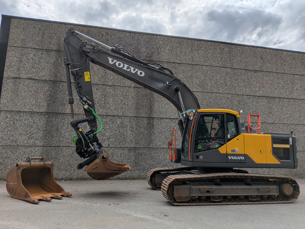 Pelle Volvo EC200E