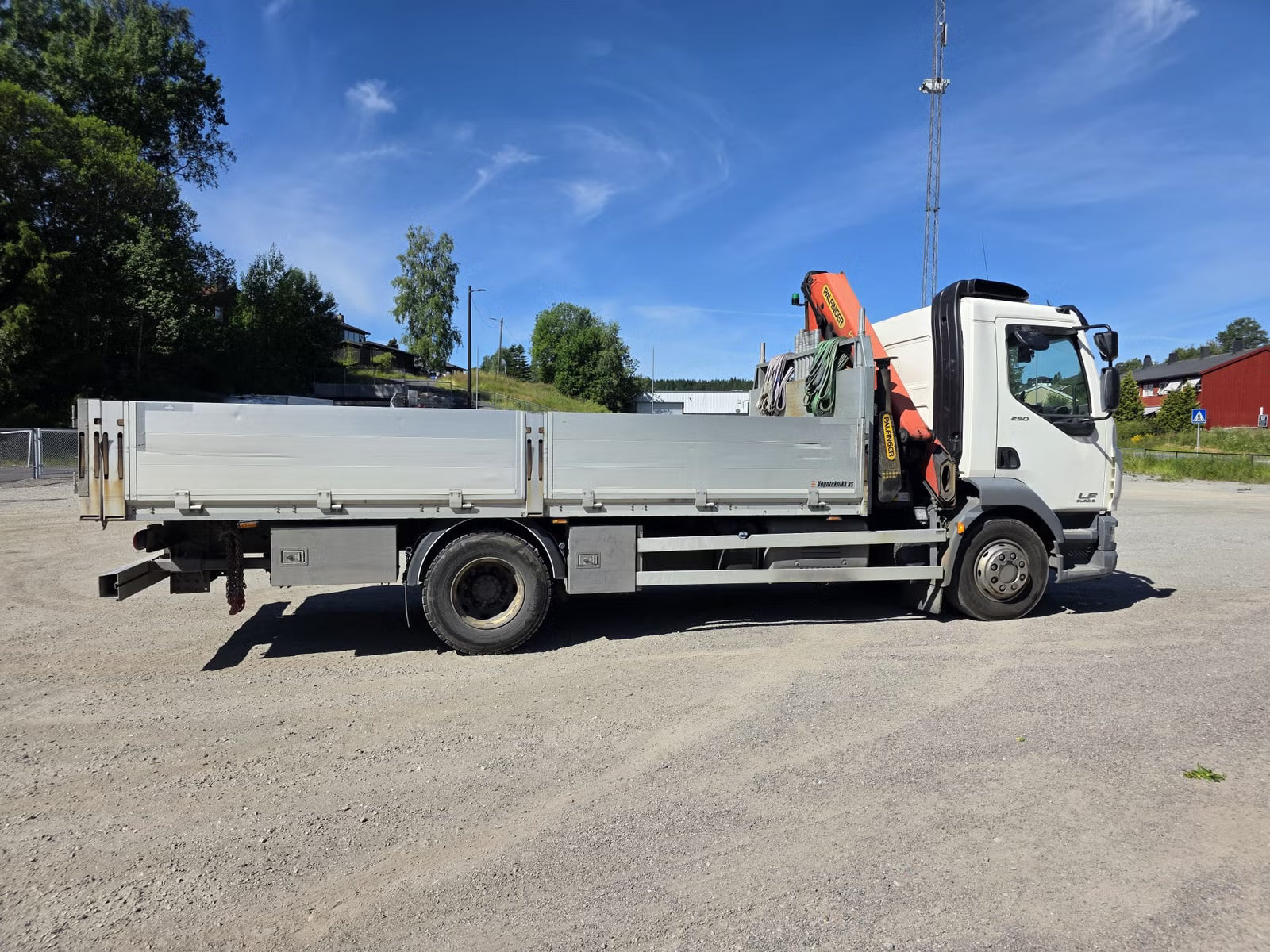 Camion DAF LF 290 FA 2017 - Camion-grue Palfinger PK 12002-EH