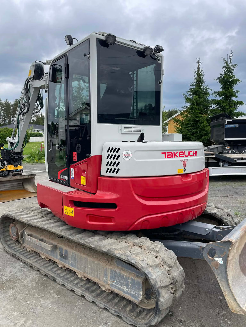 Pelle Takeuchi TB280FR