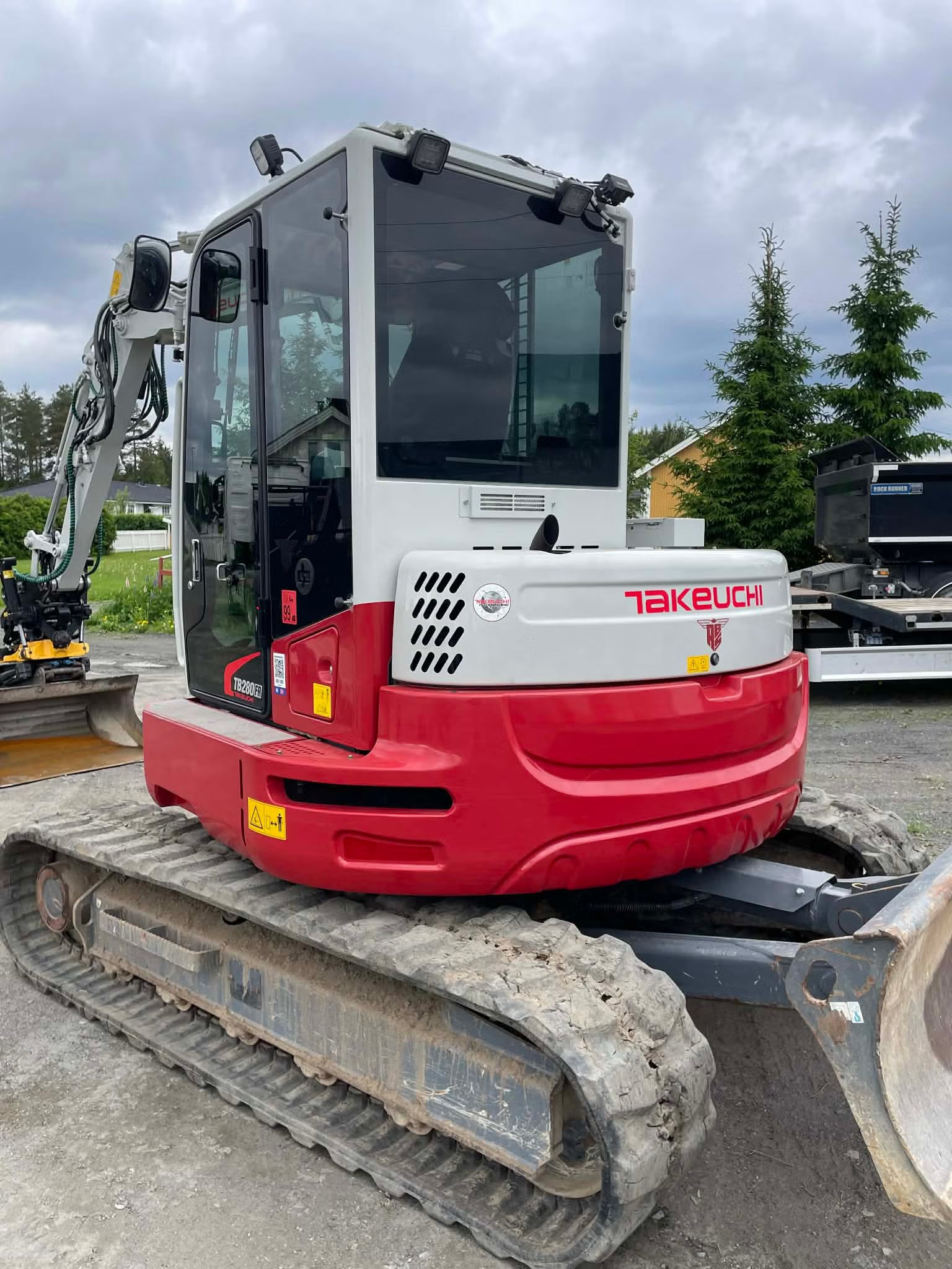 Pelle Takeuchi TB280FR