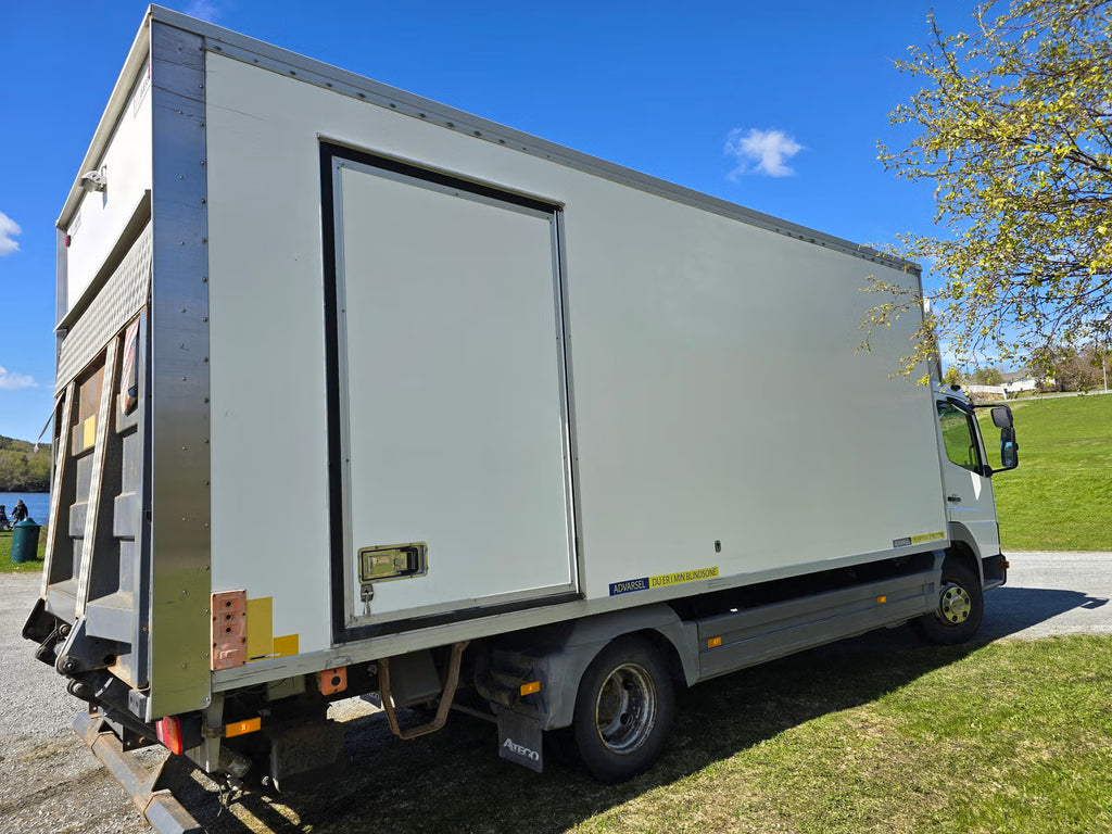 Camion Mercedes-Benz 818
