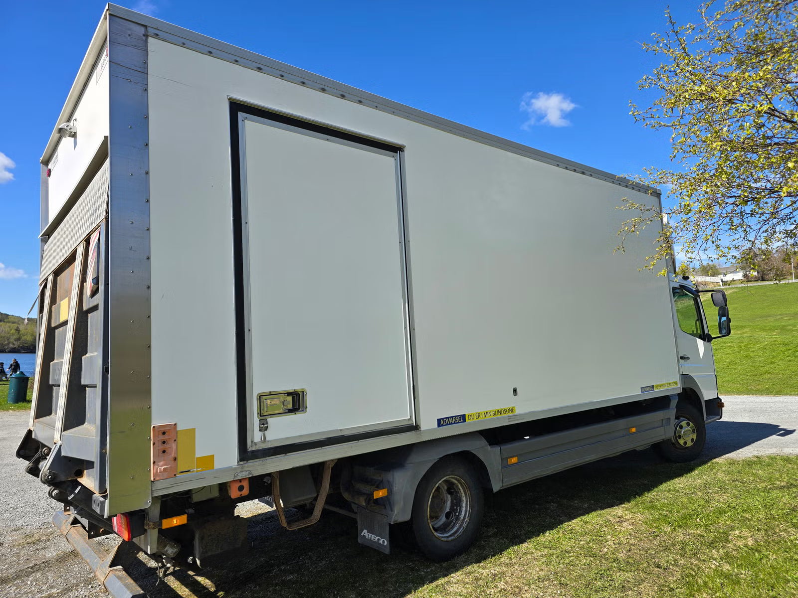 Camion Mercedes-Benz 818