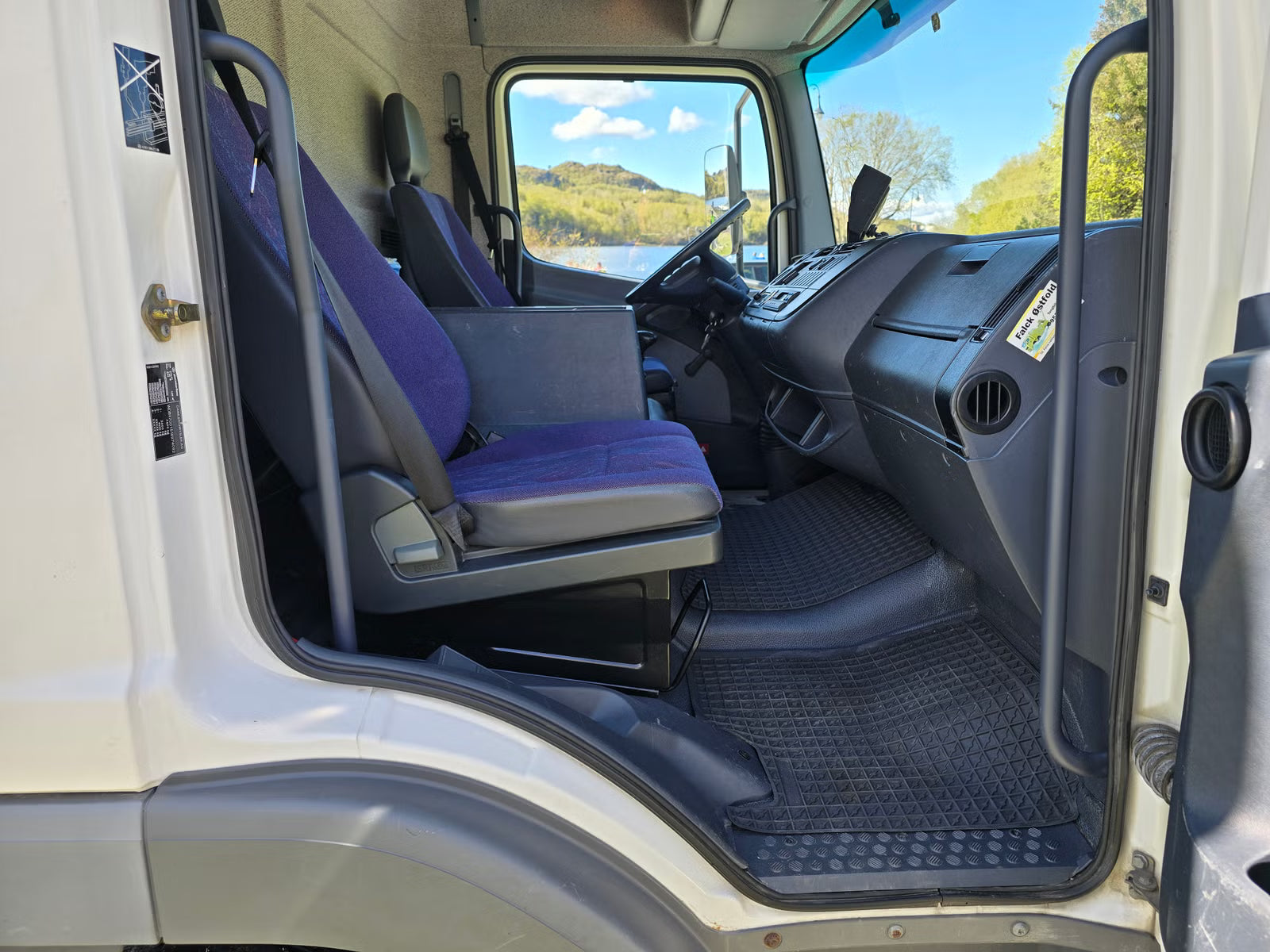 Camion Mercedes-Benz 818