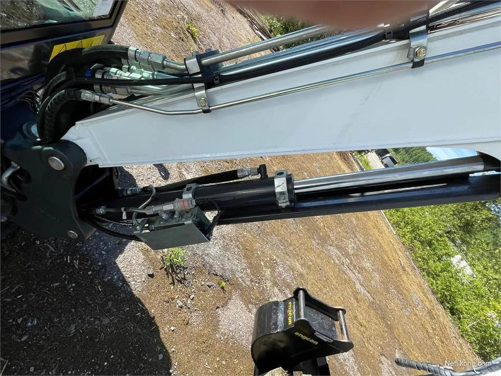 Mini Pelle Bobcat E27Z + Engcon + 4 godets