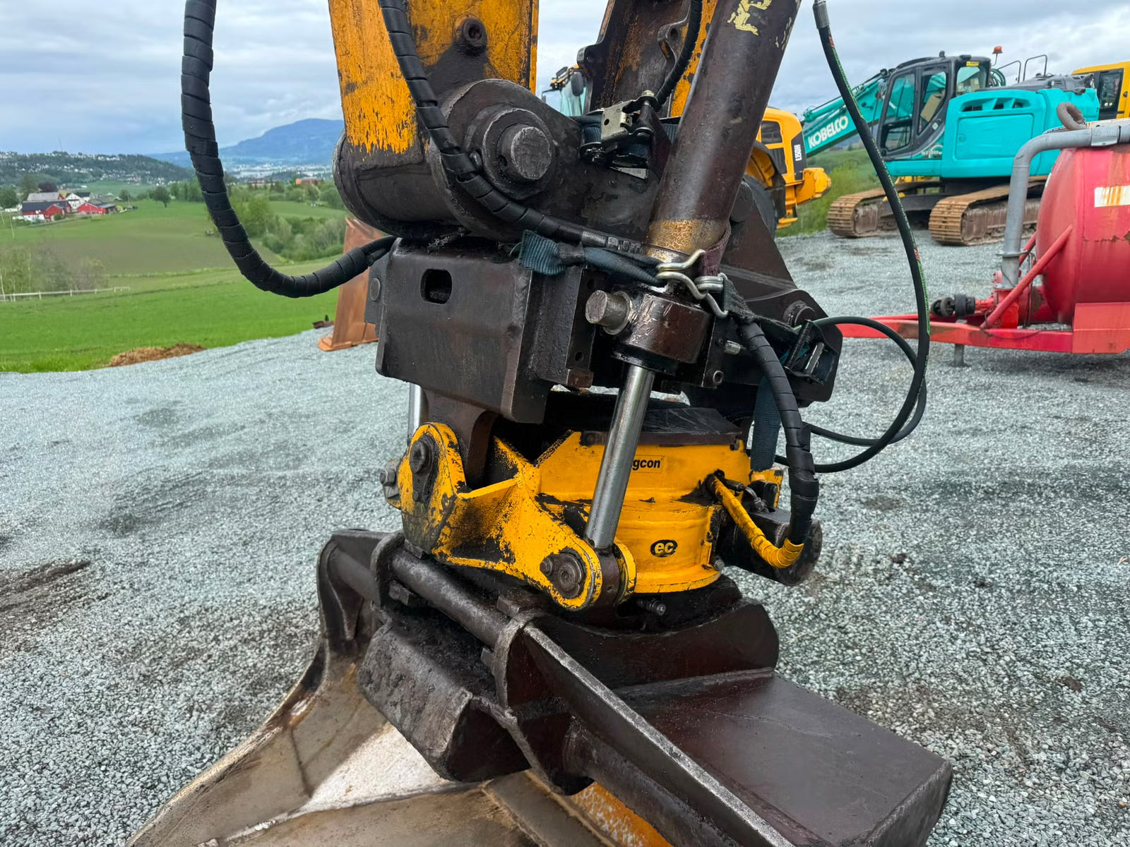Pelle JCB 210 Fat Rotten