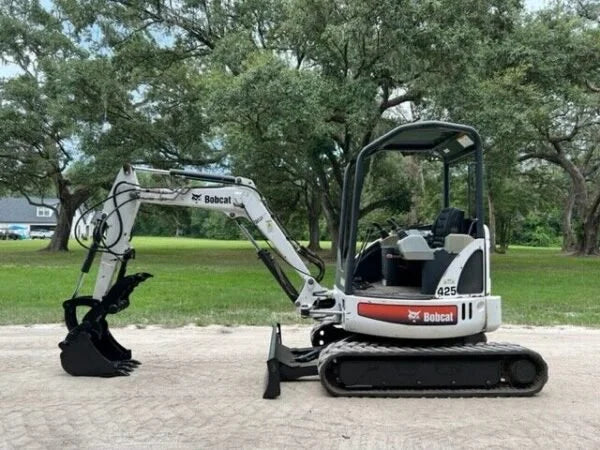 Mini Pelle Bobcat 425G 2,7T + 4 godets