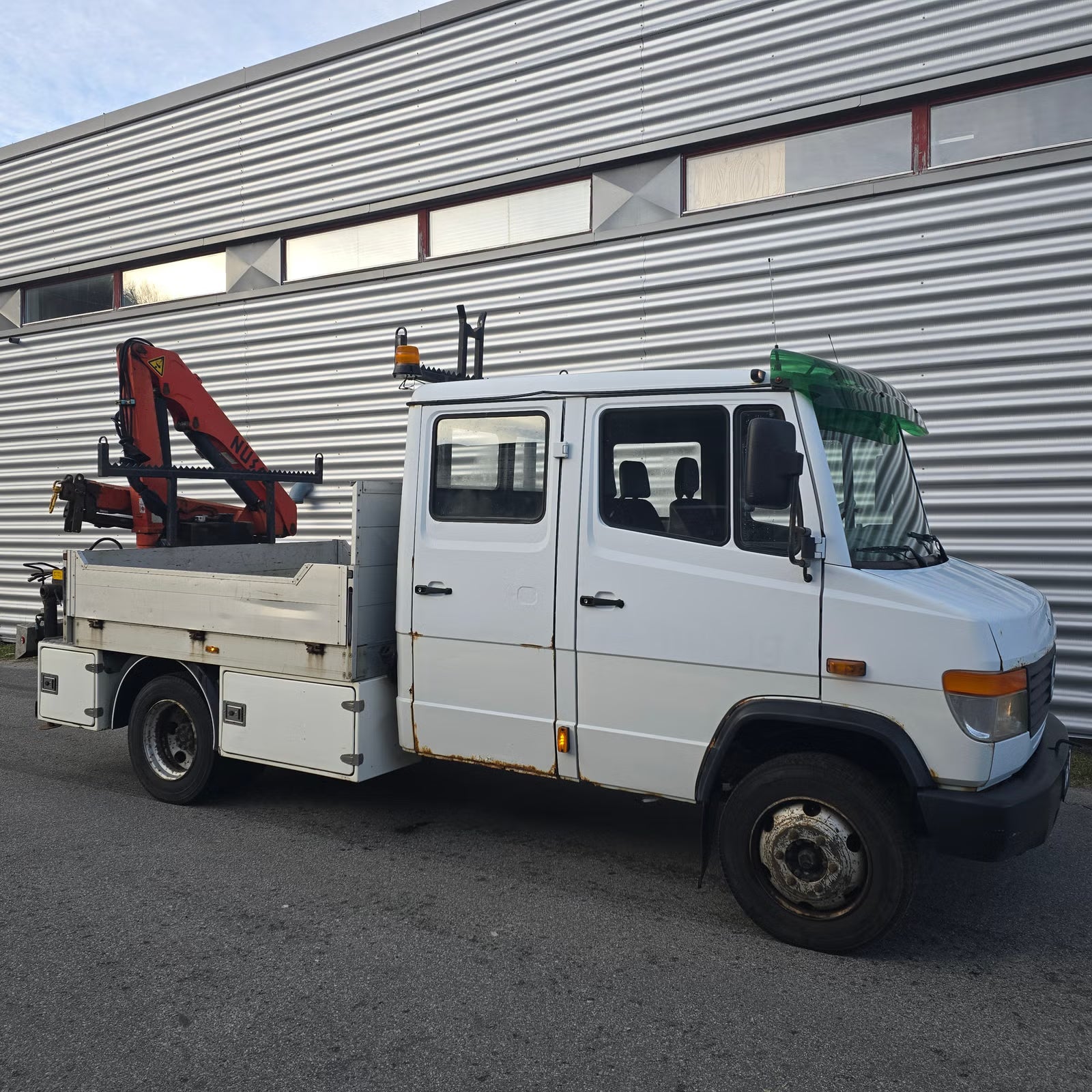 Camion Mercedes-Benz Vario 815D 2003 - Camion-grue 150 ch