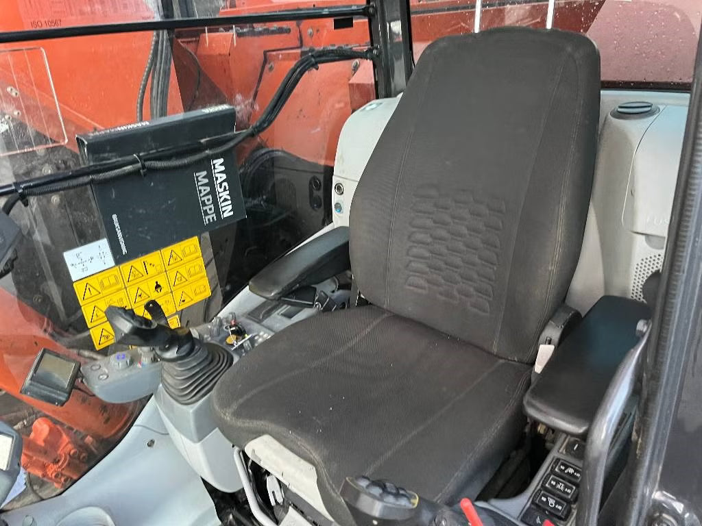 Pelle Hitachi ZX 225 US LC-6