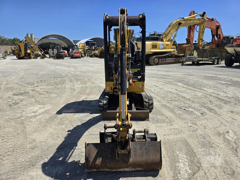 Mini Pelle Caterpillar 301.7CR 1,8 T + 3 godets + Remorque