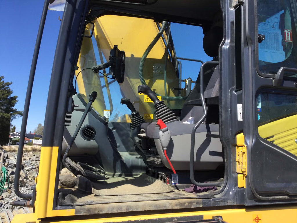 Pelle Komatsu PC240LC-11