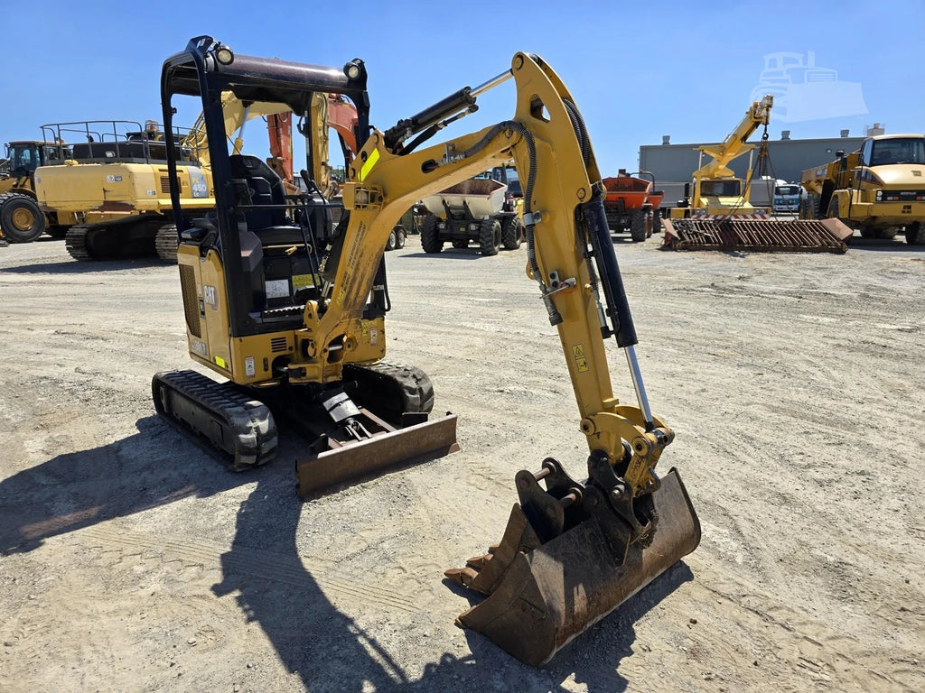 Mini Pelle Caterpillar 301.7CR 1,8 T + 3 godets + Remorque