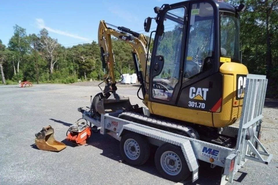 Mini Pelle Caterpillar 301.7D 1,85T + 3 godets + Remorque