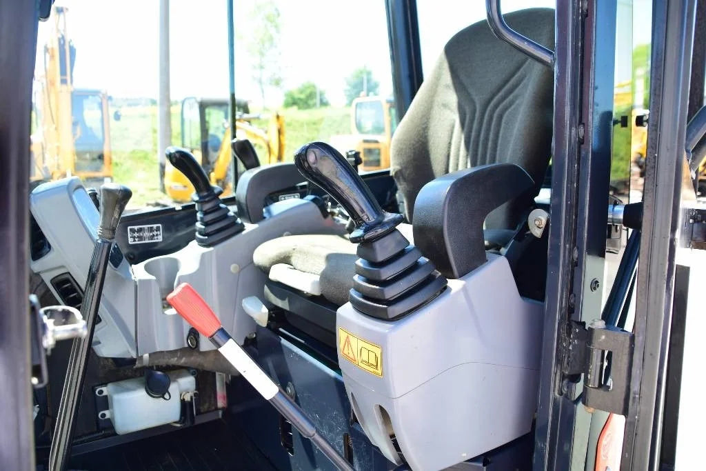 Mini Pelle Kubota U27-4 2,6 T+ 3 godets + Attache rapide