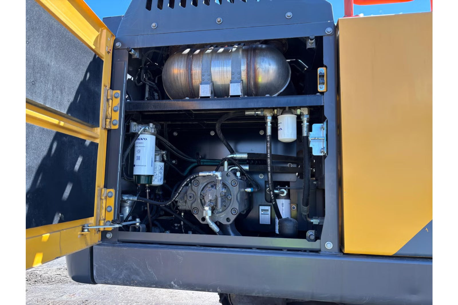 Pelle Volvo EC300EL