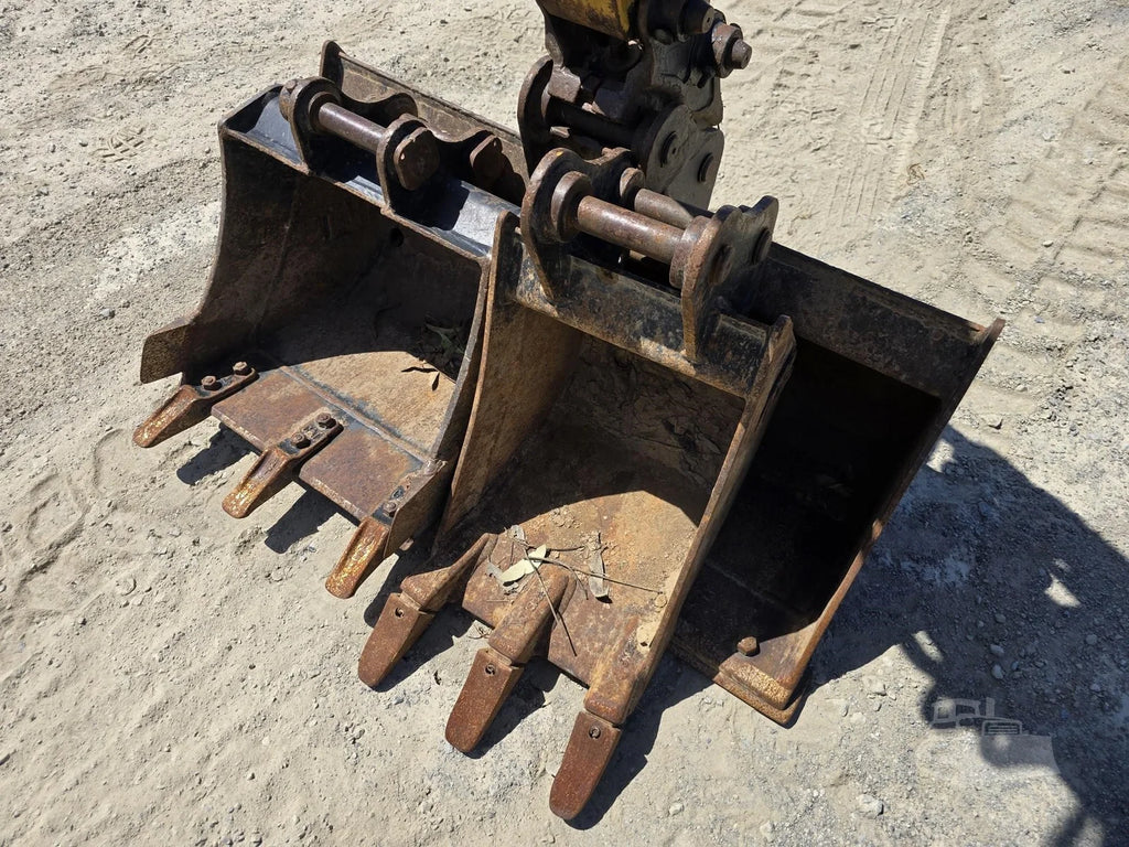 Mini Pelle Caterpillar 301.7CR 1,8 T + 3 godets + Remorque