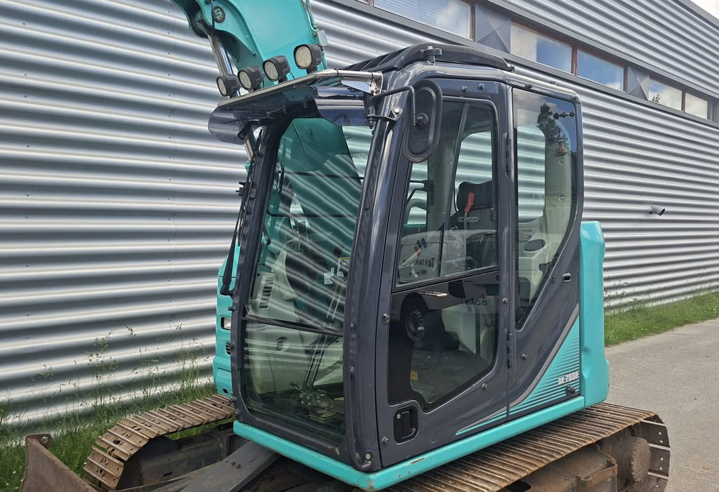 Pelle Kobelco SK75SR-3E