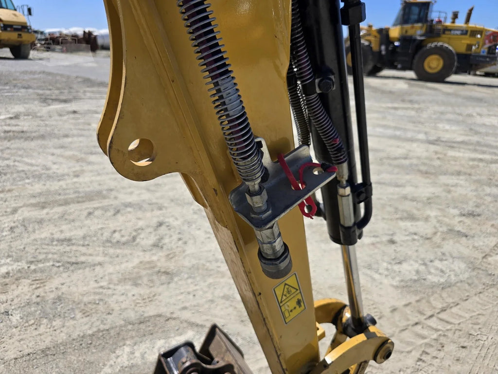 Mini Pelle Caterpillar 301.7CR 1,8 T + 3 godets + Remorque