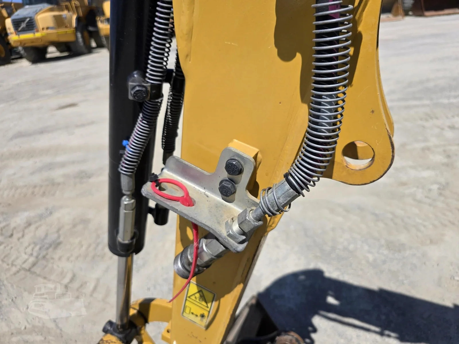 Mini Pelle Caterpillar 301.7CR 1,8 T + 3 godets + Remorque
