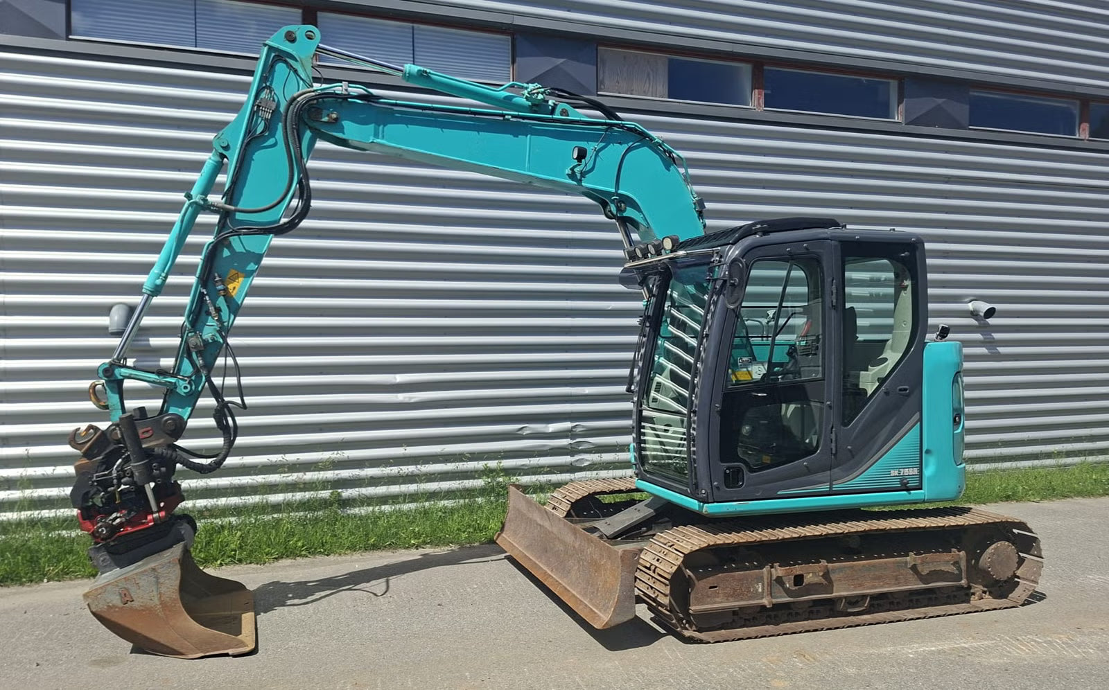 Pelle Kobelco SK75SR-3E