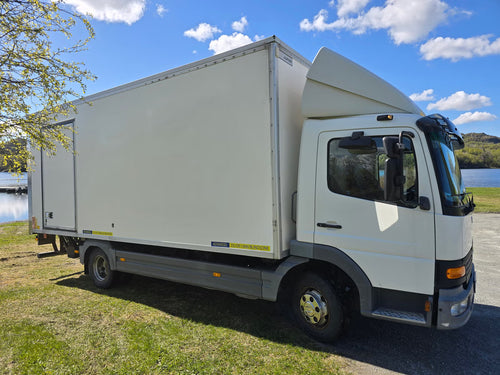 Camion Mercedes-Benz 818