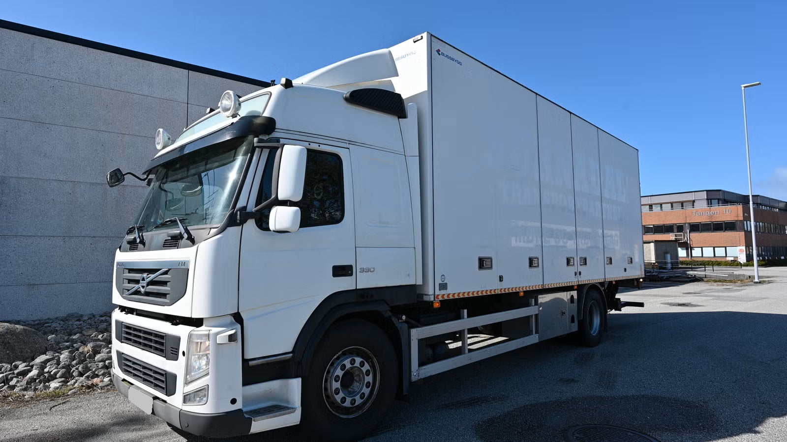 Camion Volvo FM330 4x2 - Ouverture latérale complète