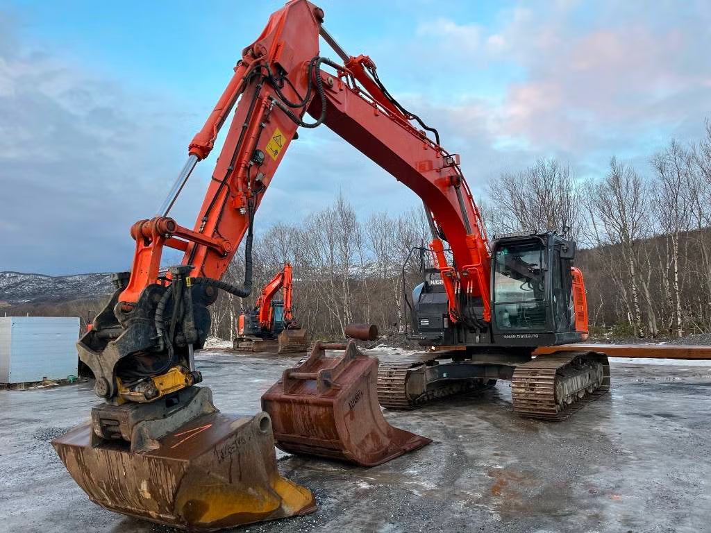 Pelle Hitachi ZX 225 US LC-6