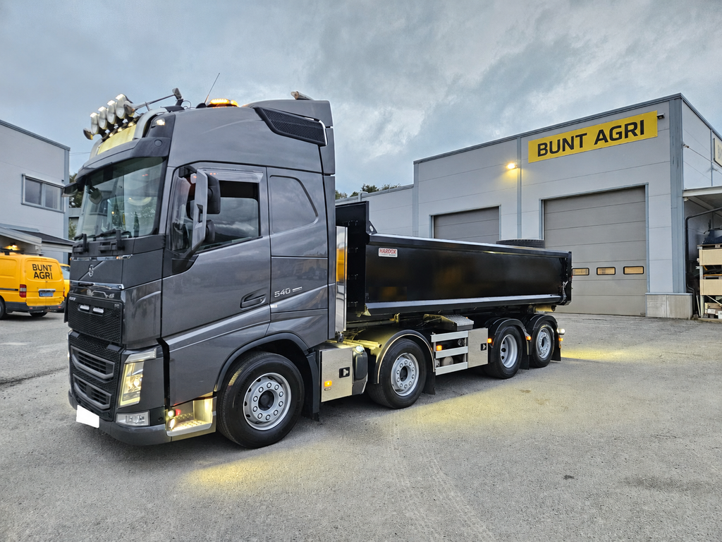 Camion benne Volvo FH13 540