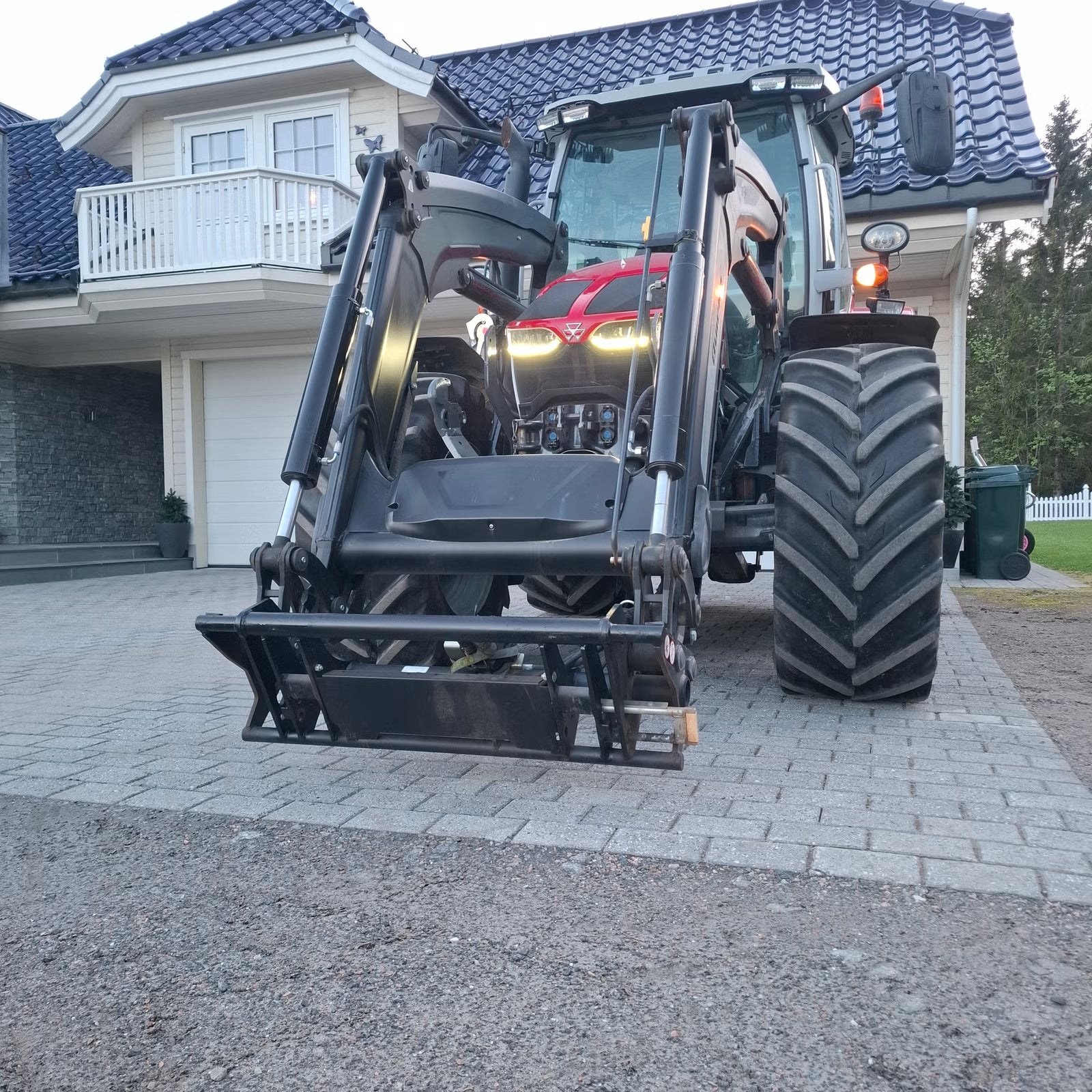 Tracteur Massey Ferguson 5S 145 Dyna-6