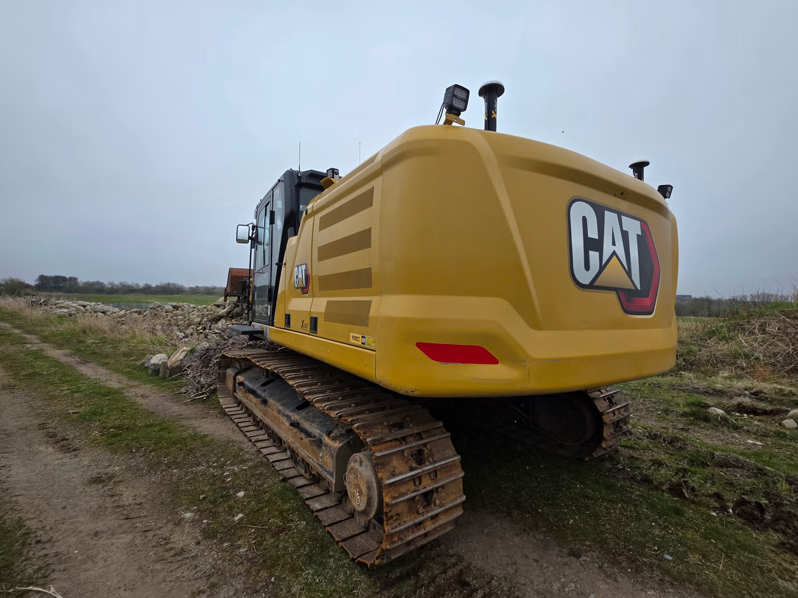 Pelle Cat 330 NG + Radiocommande