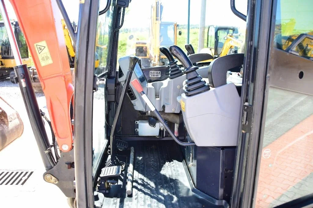 Mini Pelle Kubota U27-4 2,6 T+ 3 godets + Attache rapide