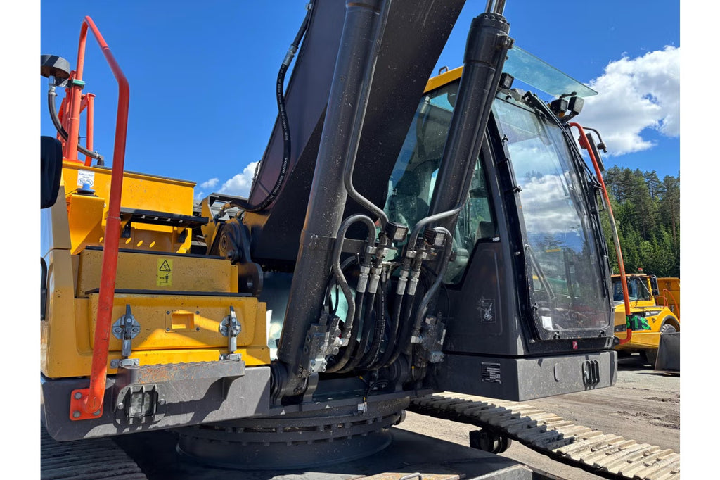 Pelle Volvo EC300EL