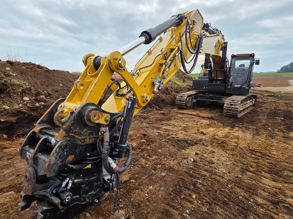Pelle Cat 330 NG + Radiocommande