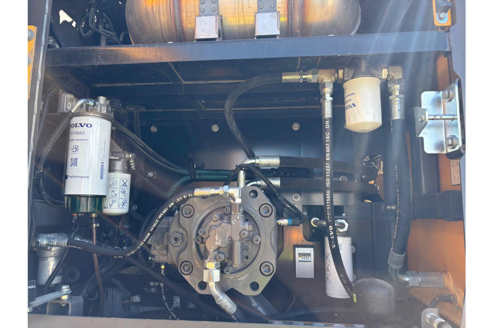 Pelle Volvo EC300EL
