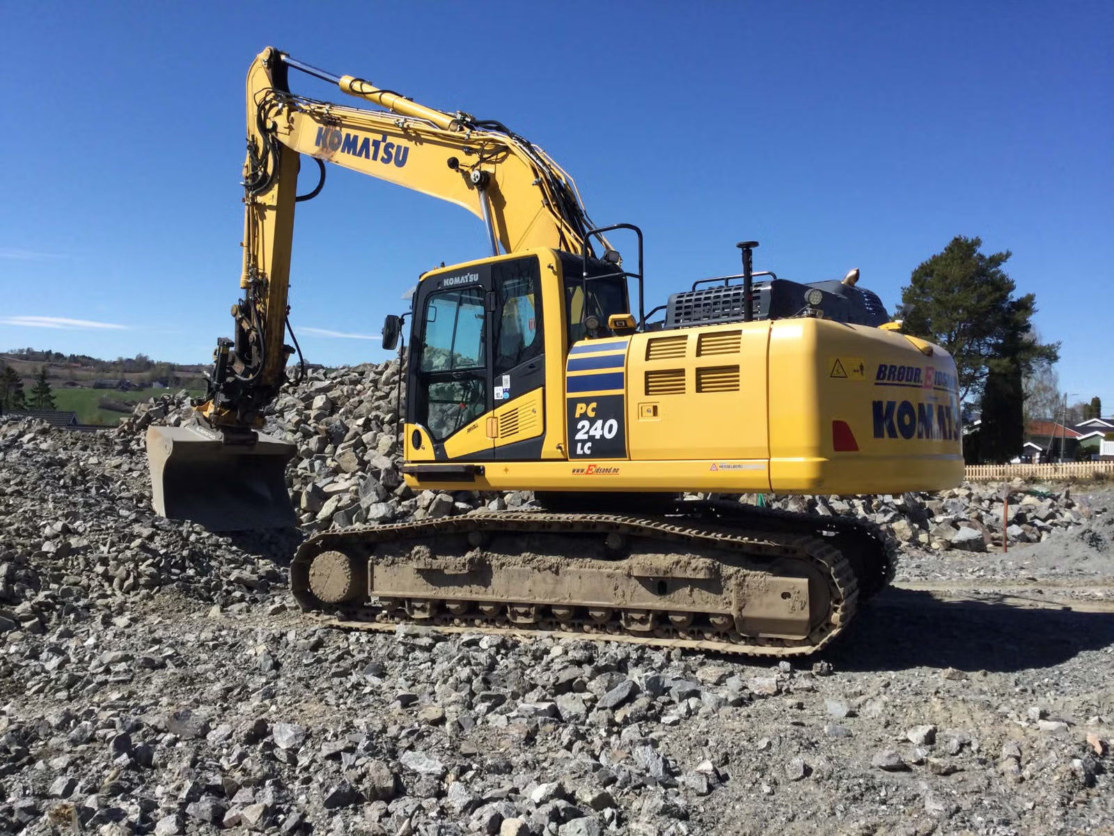 Pelle Komatsu PC240LC-11