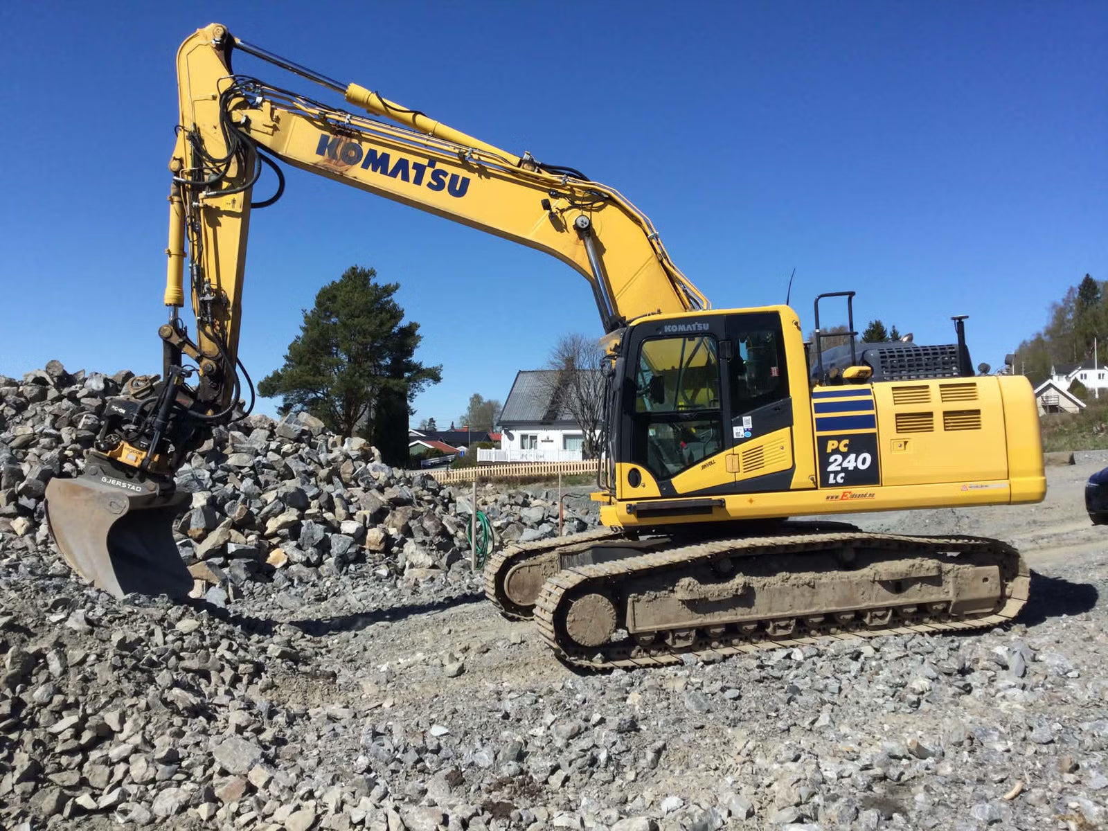 Pelle Komatsu PC240LC-11