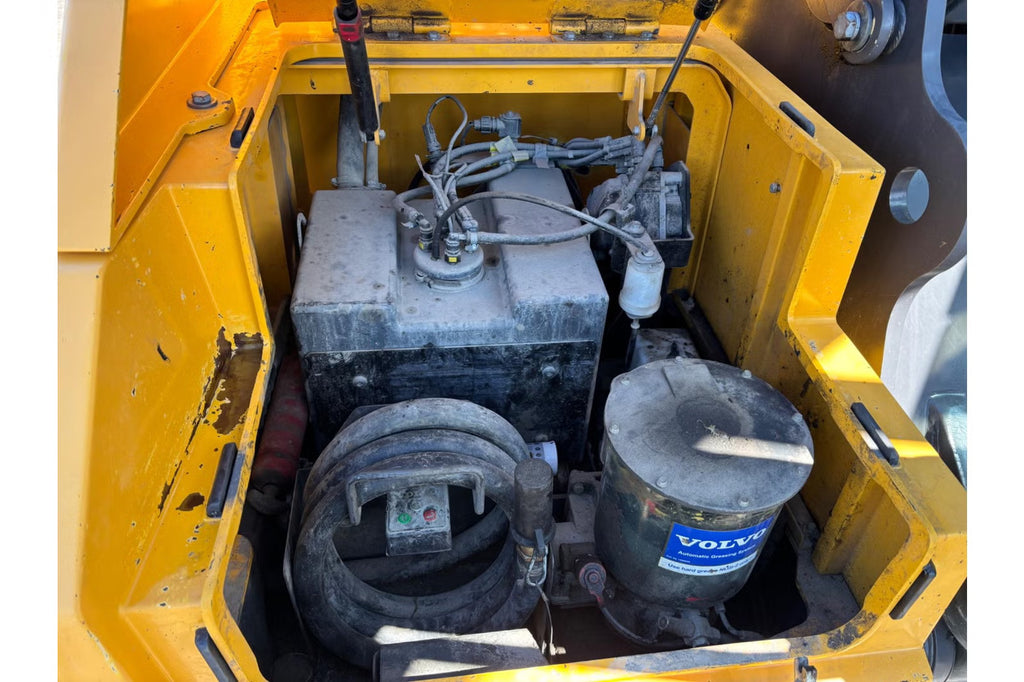 Pelle Volvo EC300EL