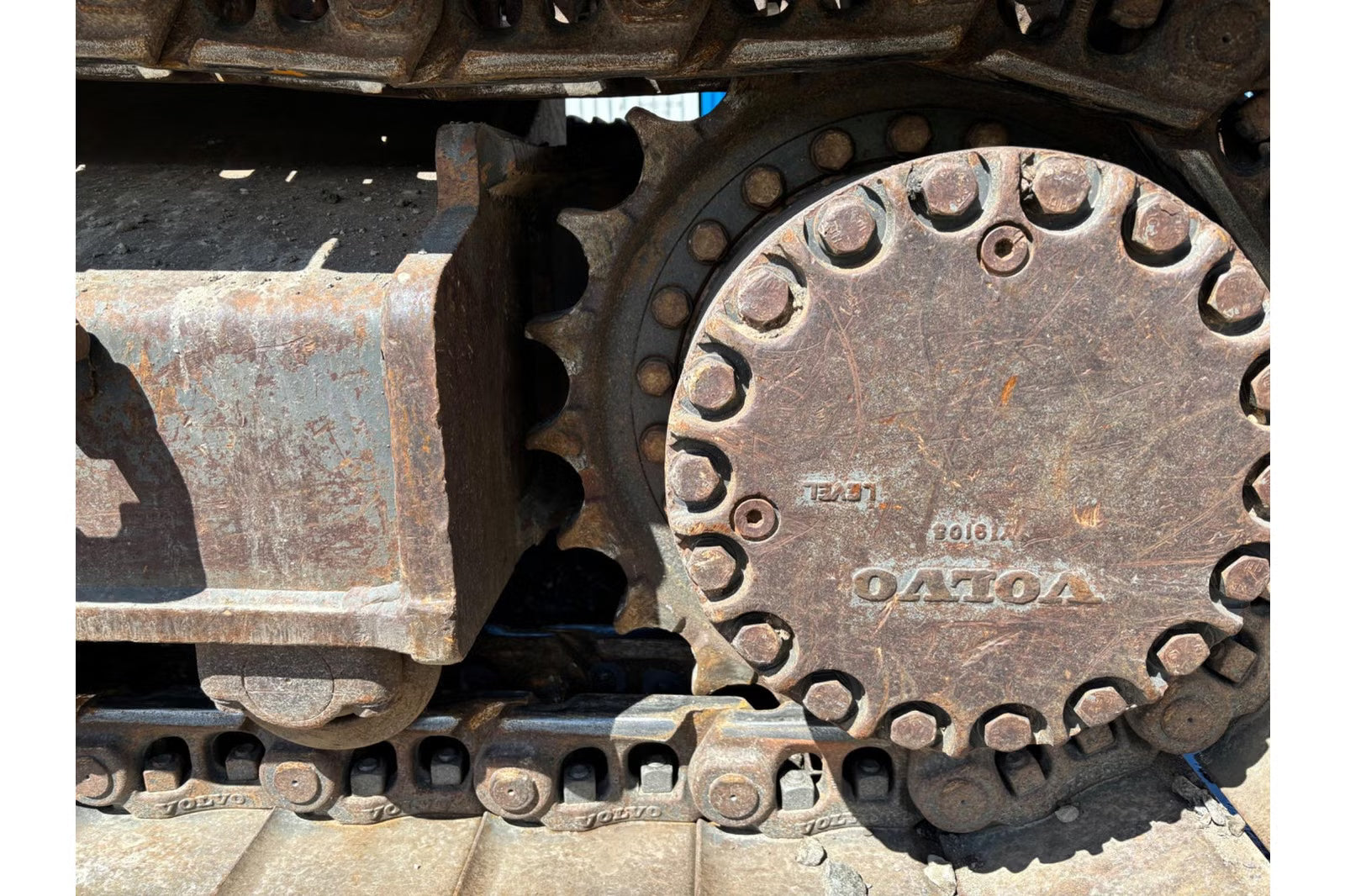 Pelle Volvo EC300EL