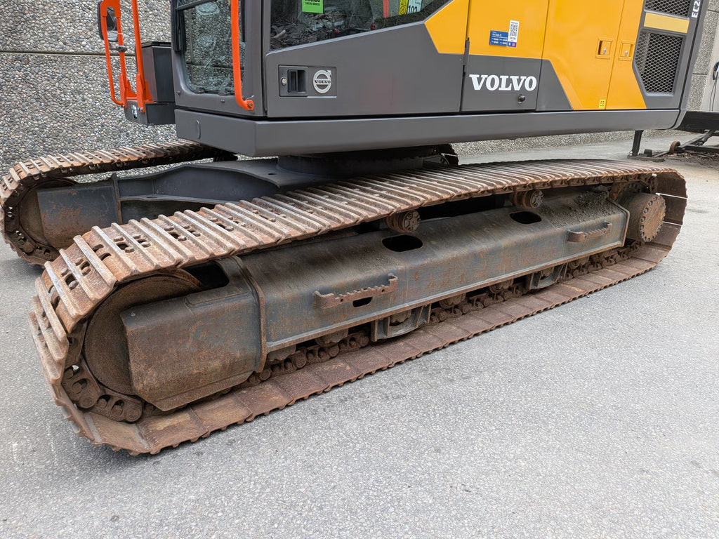Pelle Volvo EC200E