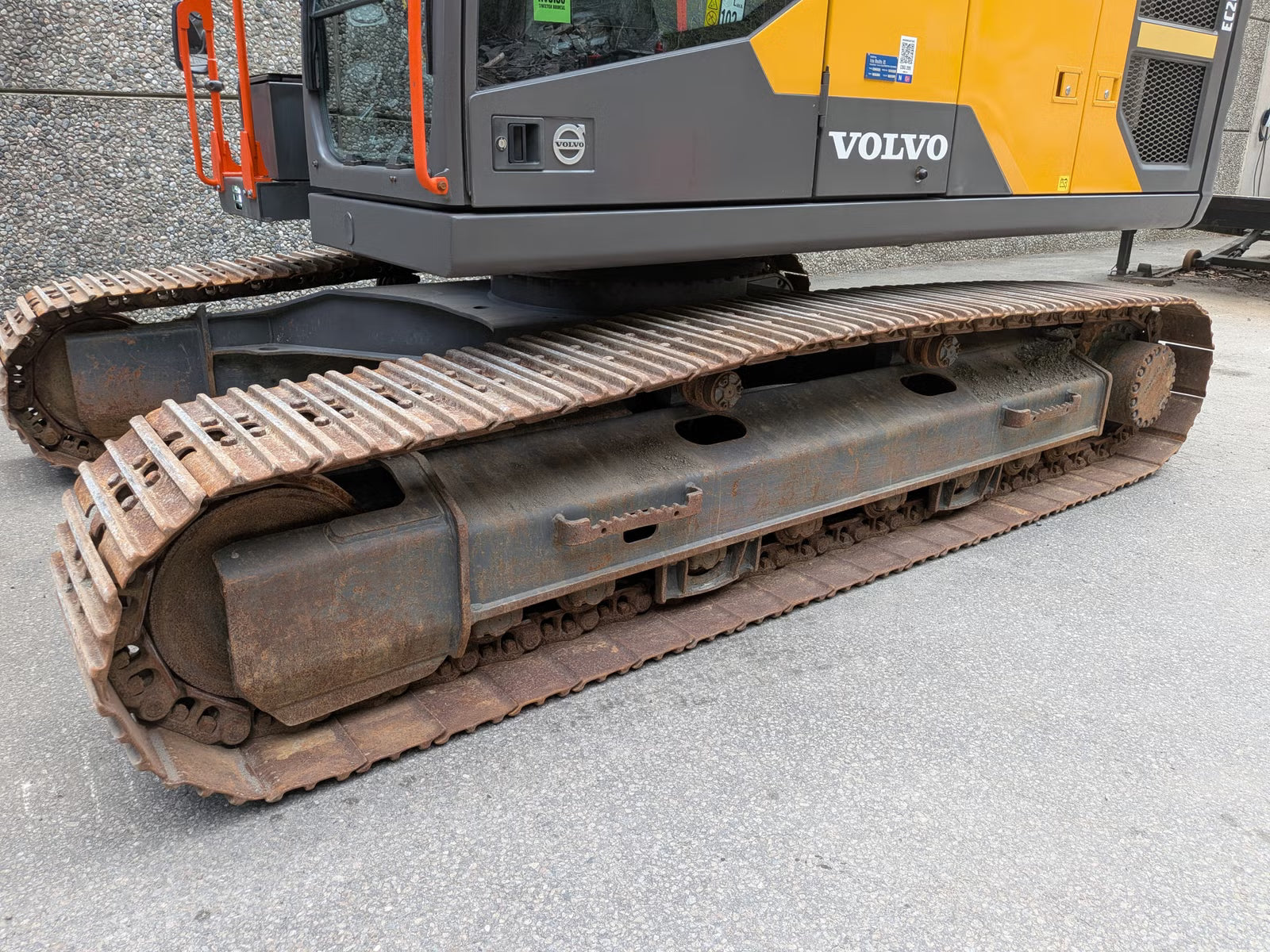 Pelle Volvo EC200E