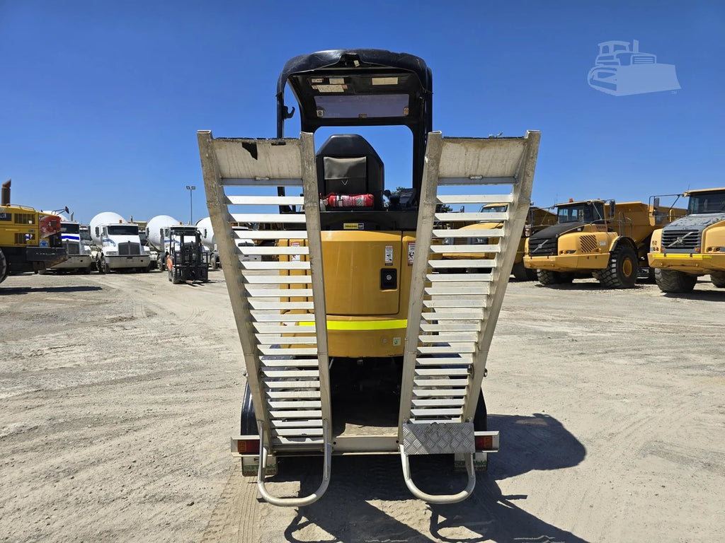 Mini Pelle Caterpillar 301.7CR 1,8 T + 3 godets + Remorque