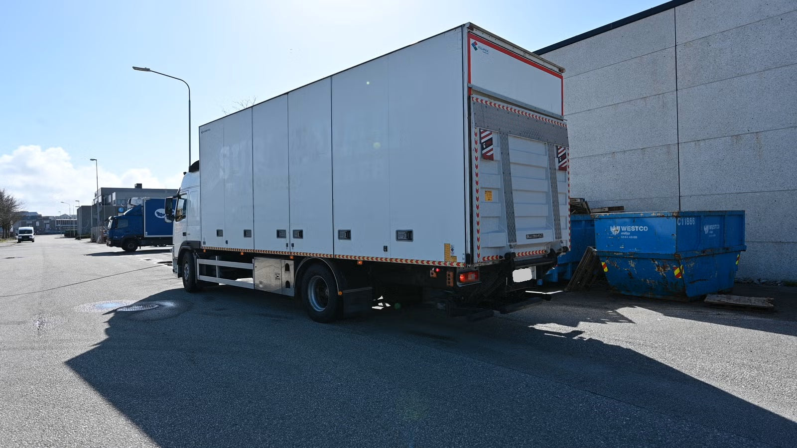 Camion Volvo FM330 4x2 - Ouverture latérale complète