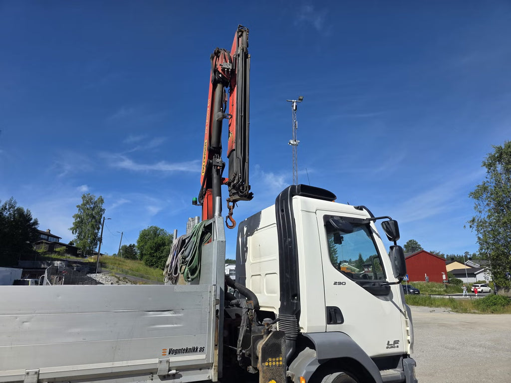 Camion DAF LF 290 FA 2017 - Camion-grue Palfinger PK 12002-EH