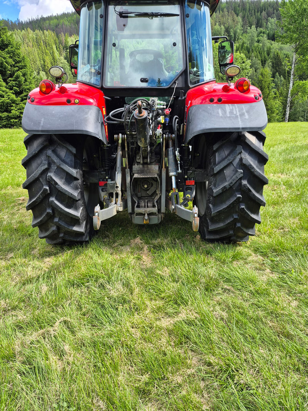 Trator Massey Ferguson 5713S 2018