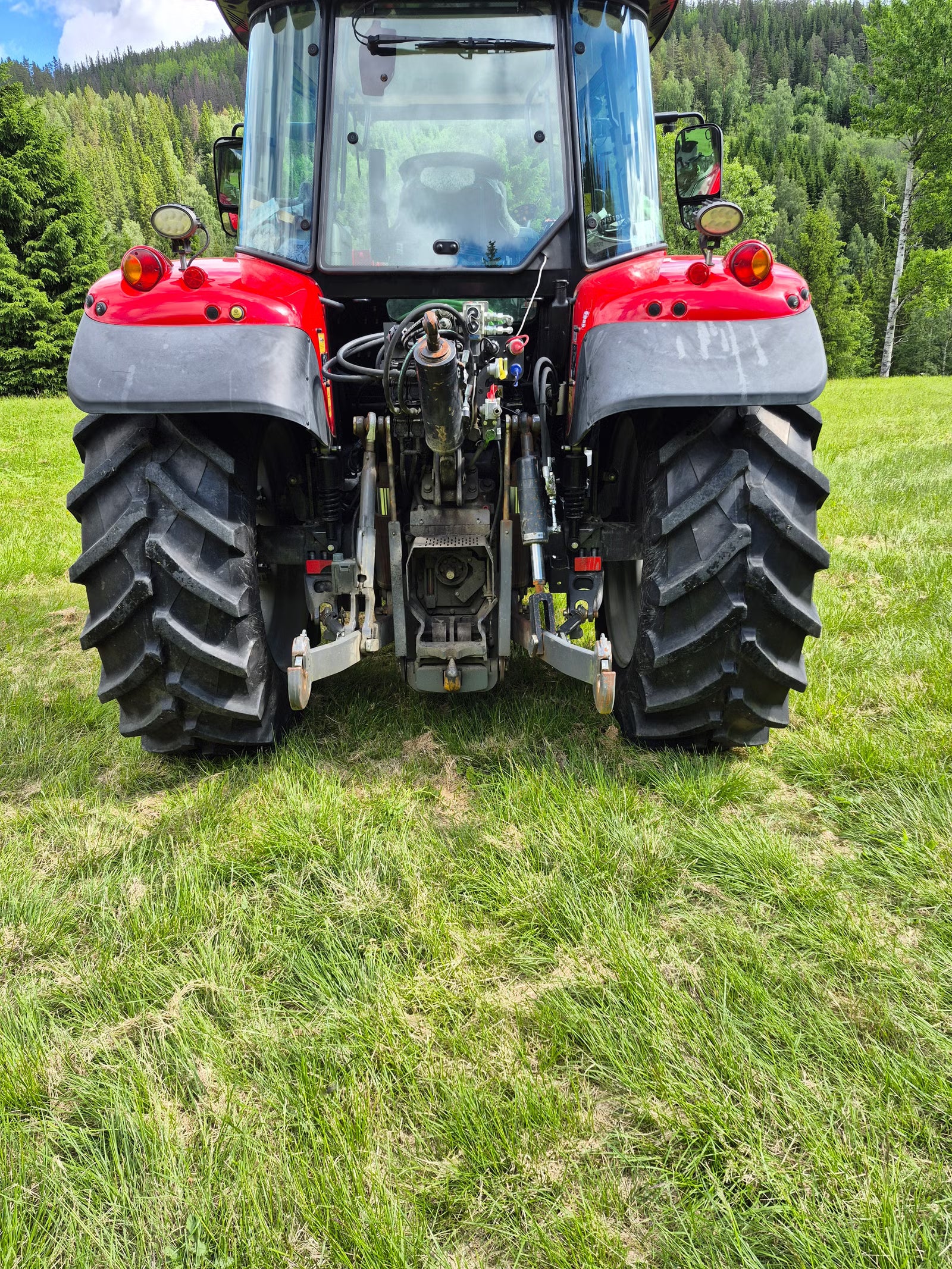 Trator Massey Ferguson 5713S 2018