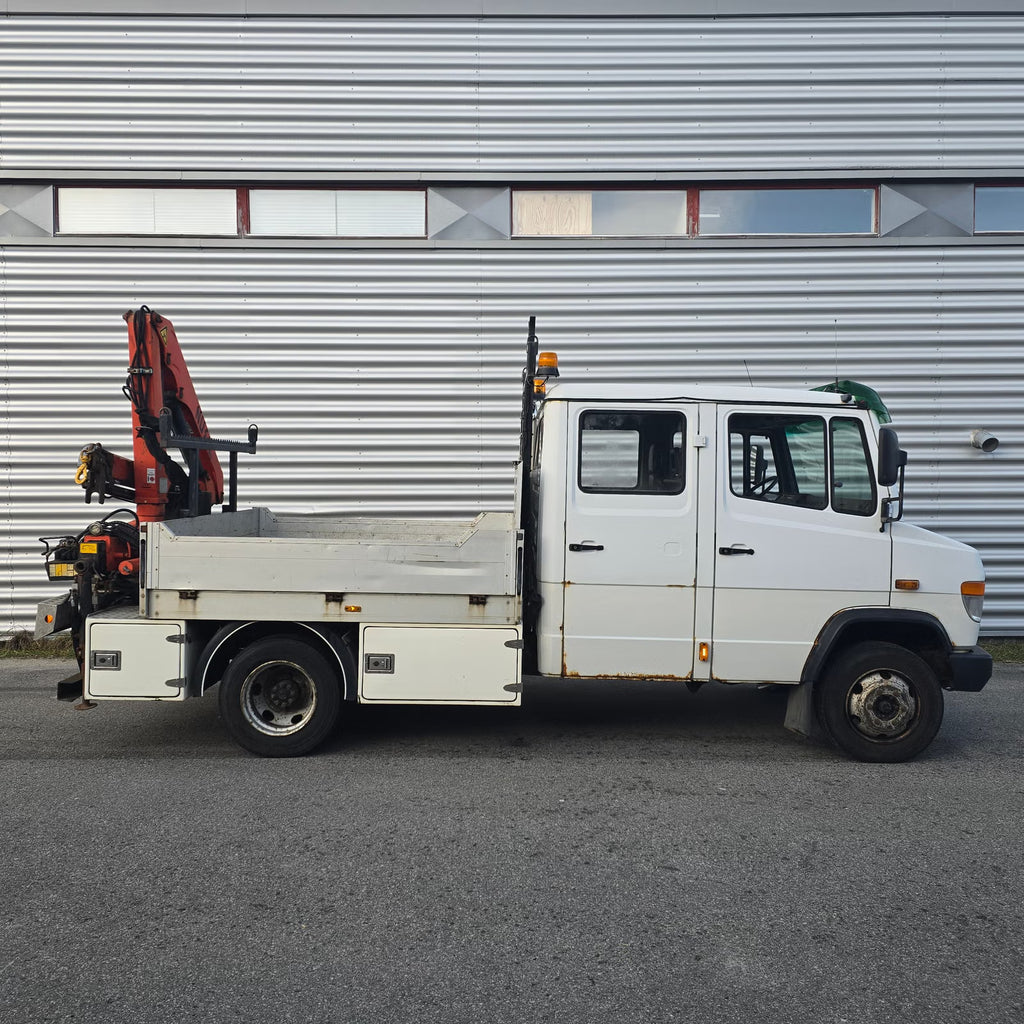 Camion Mercedes-Benz Vario 815D 2003 - Camion-grue 150 ch