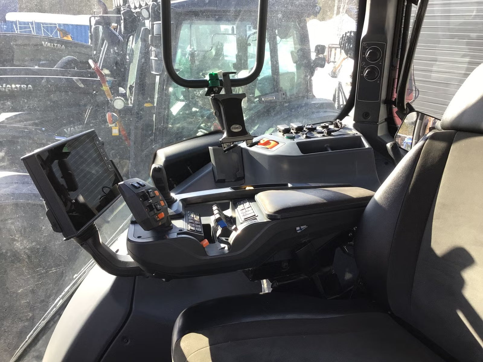 Tracteur Valtra Q305 Twin Track