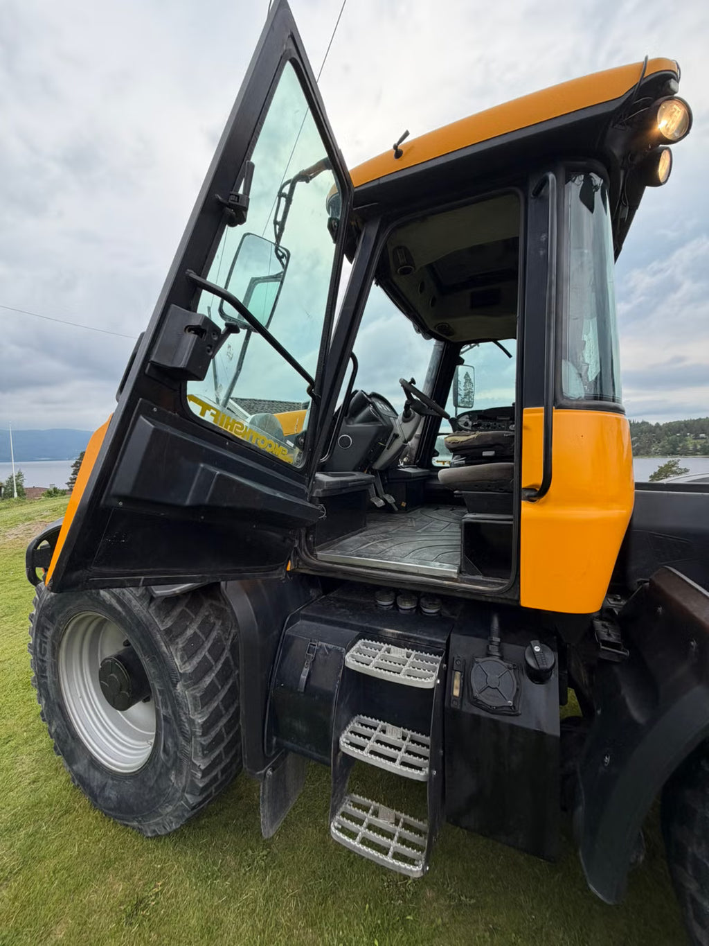 Tracteur JCB 3220