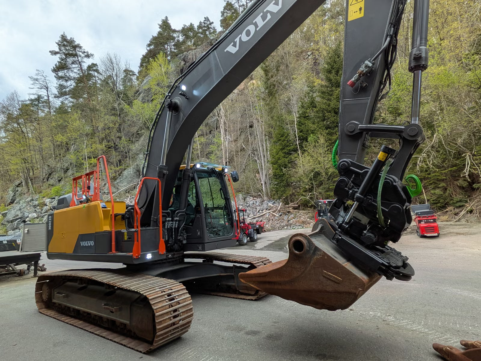 Pelle Volvo EC200E