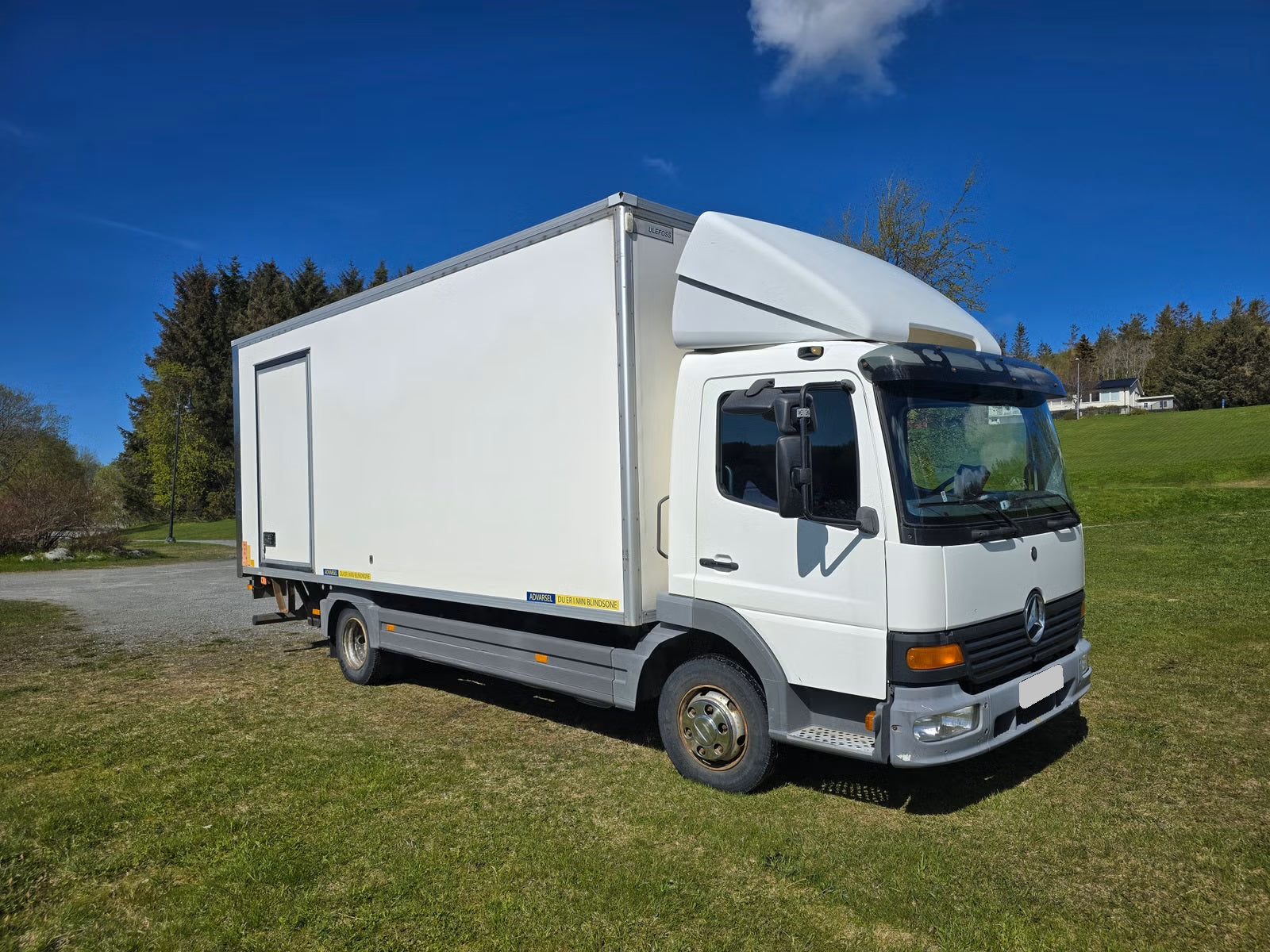 Camion Mercedes-Benz 818