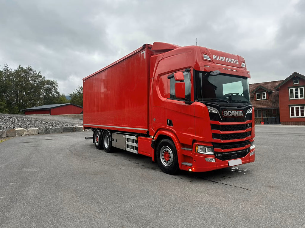 Camion à copeaux de bois Scania R590